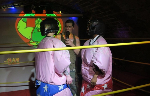Catch sumo dans un bar